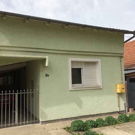 Apartman Melody Sombor Bagian luar foto