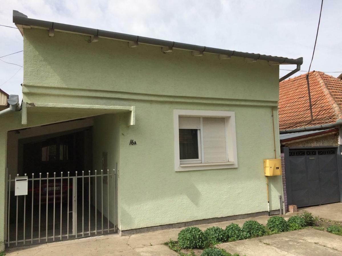 Apartman Melody Sombor Bagian luar foto